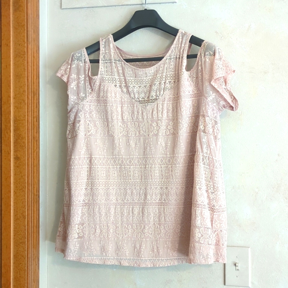 Torrid blouse pink beige with lace and peep shoulders size 1